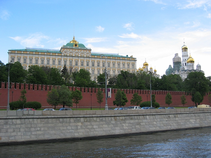 108 Moscow river cruise, Kremlin.jpg